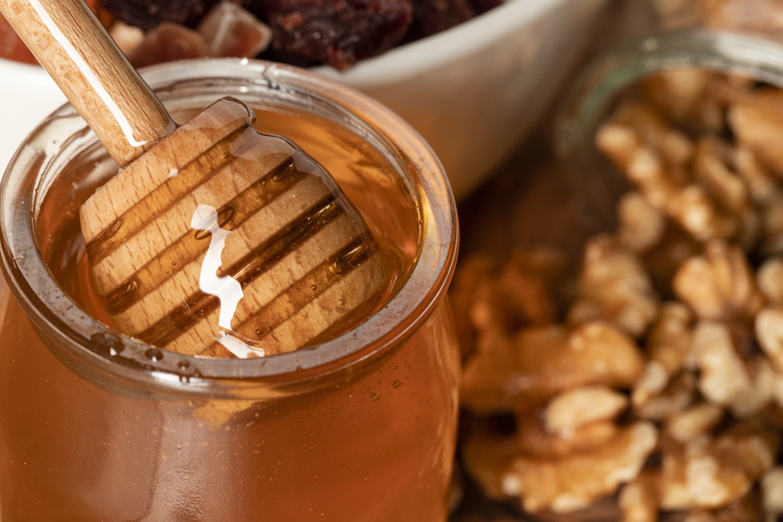 Czy miód spadziowy jest z odchodów mszyc?